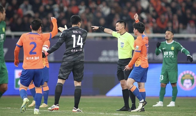 开云在线-重磅！京鲁大战裁判谜团破解：马宁并非人选，想要公平只能靠他？